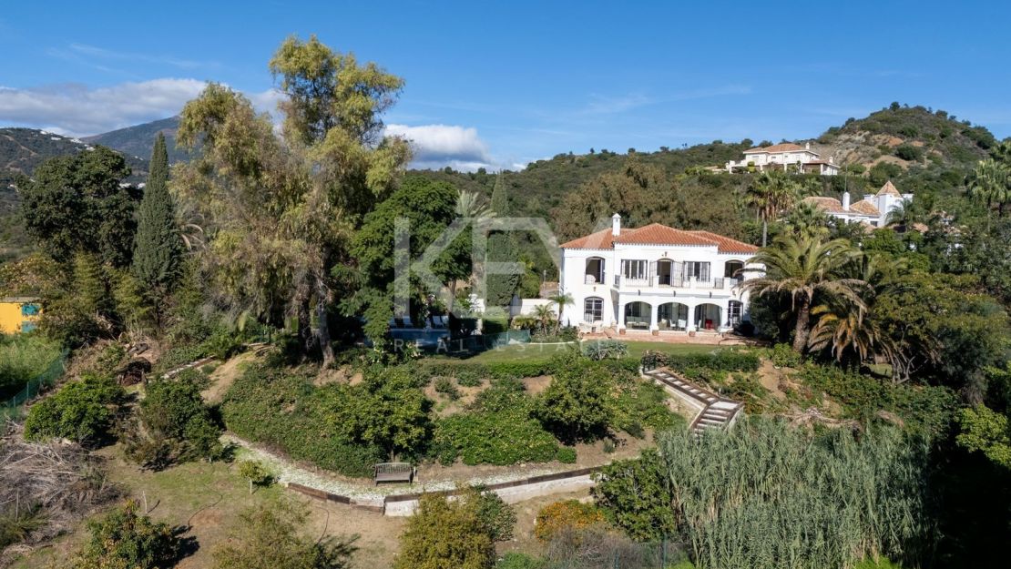 Elegant Andalusian Villa with sea views in Vega del Colorado, Benahavís