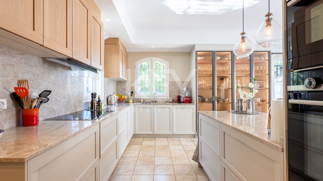 Elegant Andalusian Villa with sea views in Vega del Colorado, Benahavís