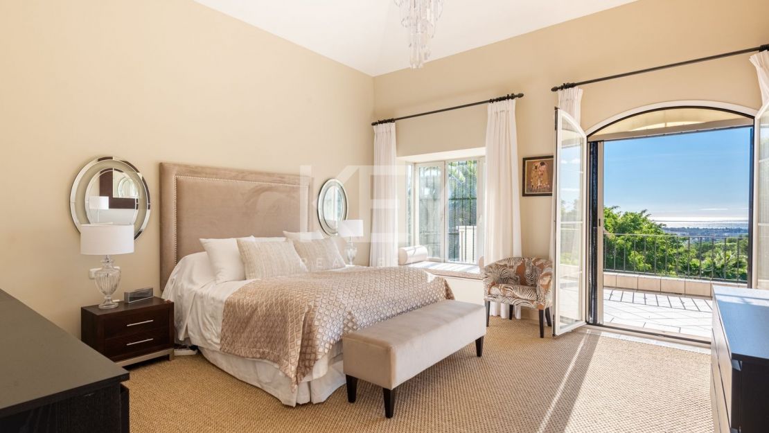 Elegant Andalusian Villa with sea views in Vega del Colorado, Benahavís