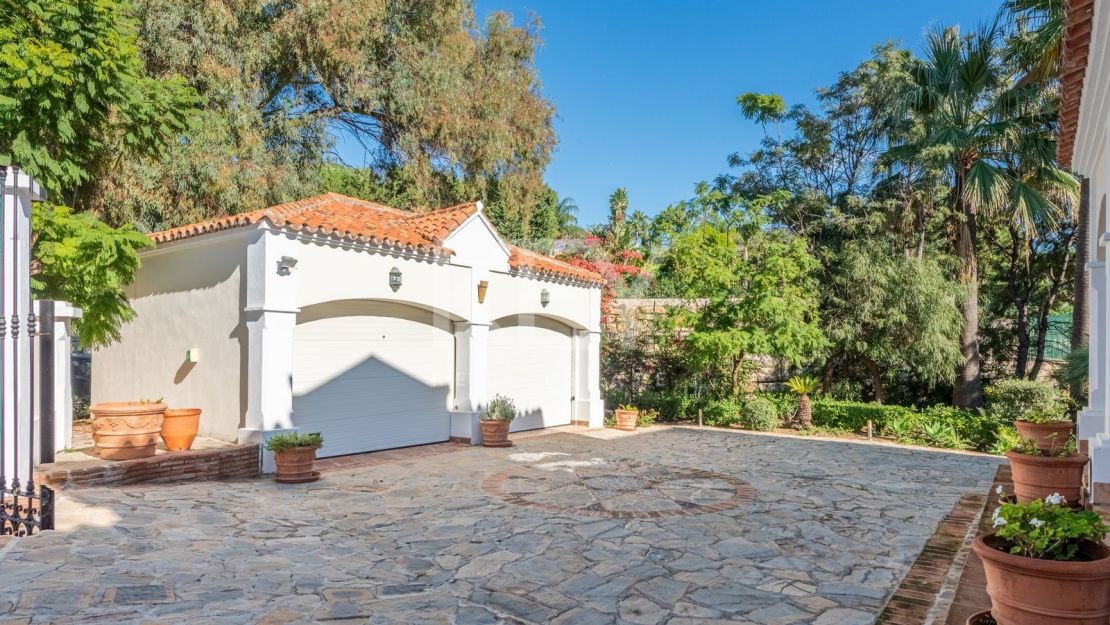 Elegant Andalusian Villa with sea views in Vega del Colorado, Benahavís