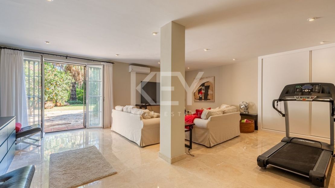 Elegant Andalusian Villa with sea views in Vega del Colorado, Benahavís