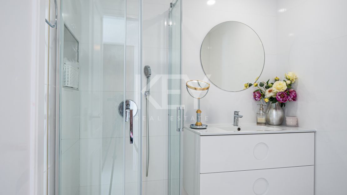 Elegant Penthouse with panoramic sea and mountain views in Marbella