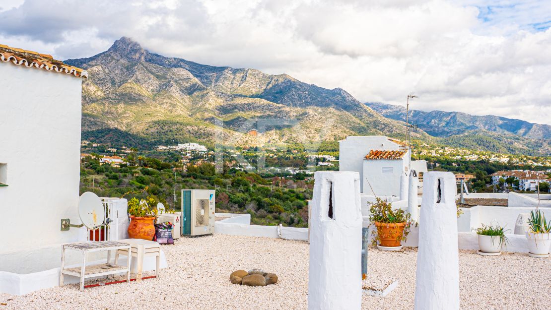 Elegant Penthouse with panoramic sea and mountain views in Marbella