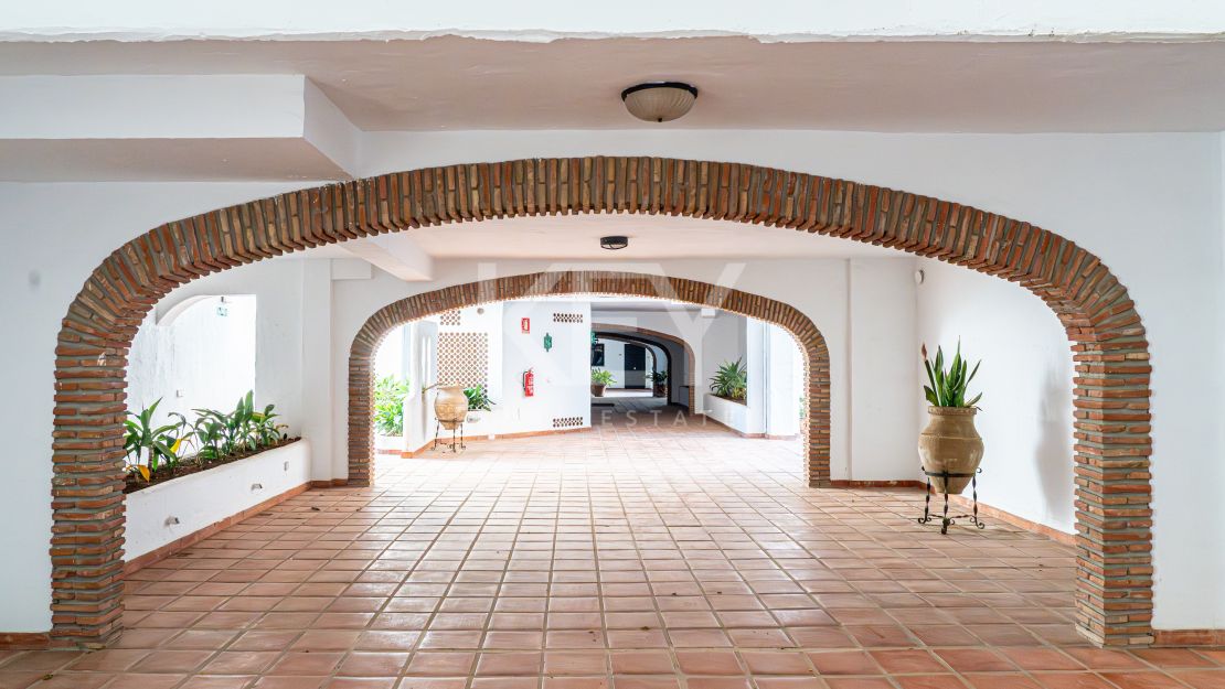 Elegant Penthouse with panoramic sea and mountain views in Marbella