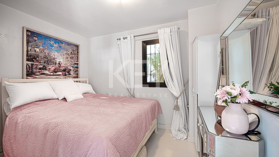 Elegant Penthouse with panoramic sea and mountain views in Marbella