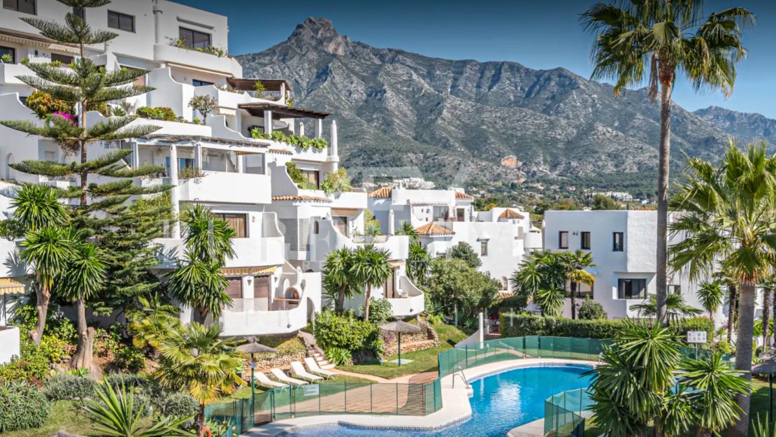 Elegant Penthouse with panoramic sea and mountain views in Marbella