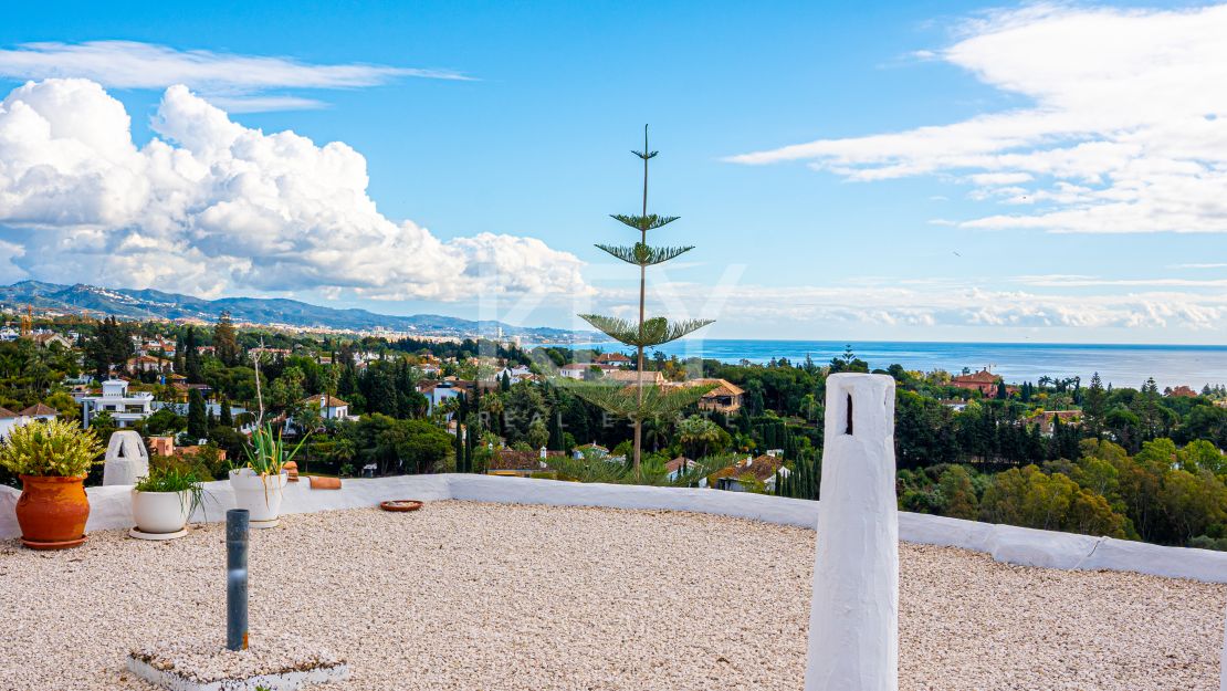 Elegant Penthouse with panoramic sea and mountain views in Marbella