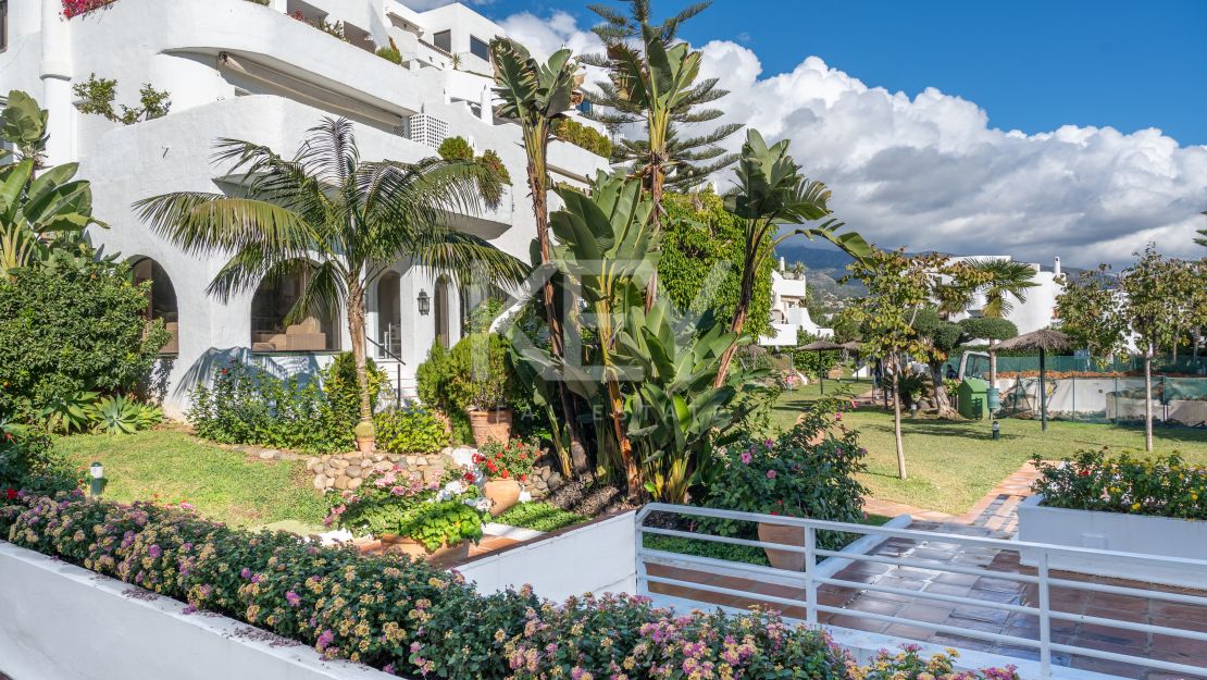 Elegant Penthouse with panoramic sea and mountain views in Marbella