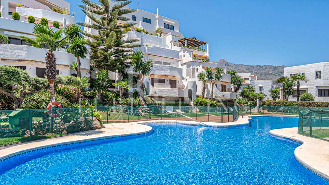 Elegant Penthouse with panoramic sea and mountain views in Marbella