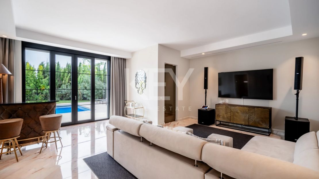 Классическая роскошная вилла с панорамным видом на море в Сьерра-Бланка, Марбелья