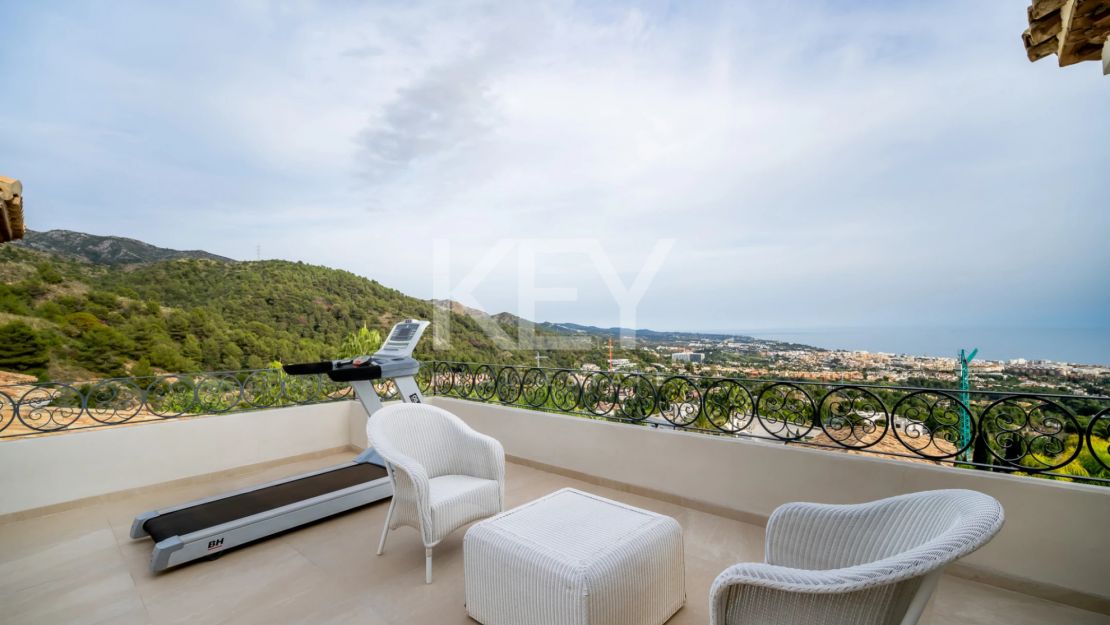 Классическая роскошная вилла с панорамным видом на море в Сьерра-Бланка, Марбелья