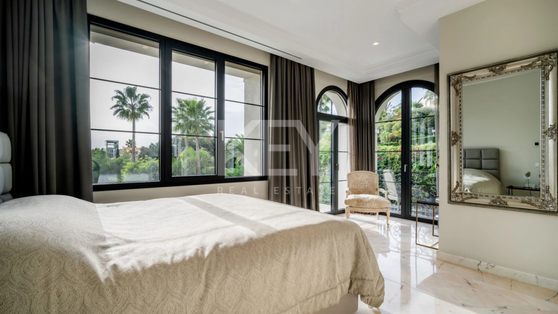 Классическая роскошная вилла с панорамным видом на море в Сьерра-Бланка, Марбелья