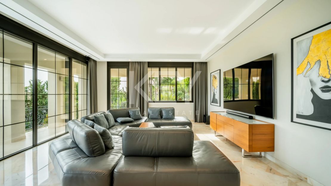 Классическая роскошная вилла с панорамным видом на море в Сьерра-Бланка, Марбелья