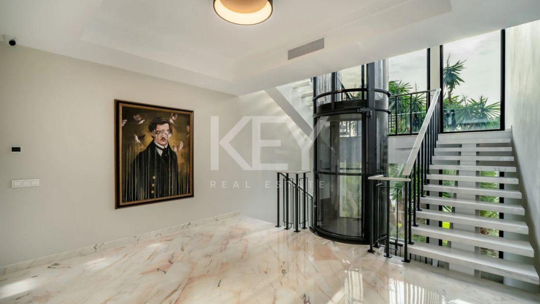 Классическая роскошная вилла с панорамным видом на море в Сьерра-Бланка, Марбелья