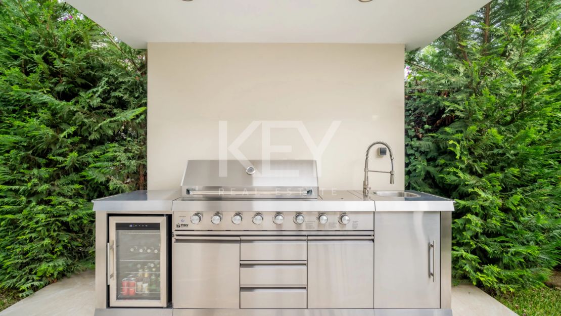 Классическая роскошная вилла с панорамным видом на море в Сьерра-Бланка, Марбелья