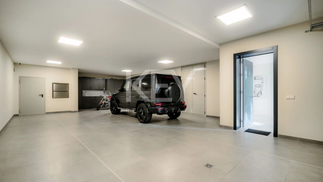 Классическая роскошная вилла с панорамным видом на море в Сьерра-Бланка, Марбелья