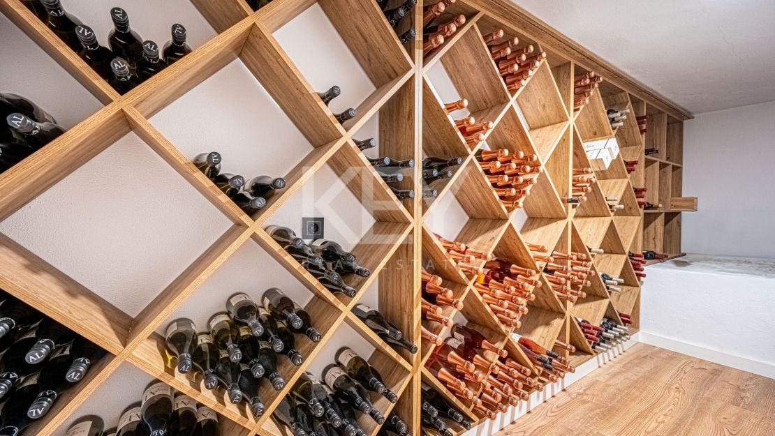 Villa contemporánea renovada con privacidad en El Rosario, Marbella Este