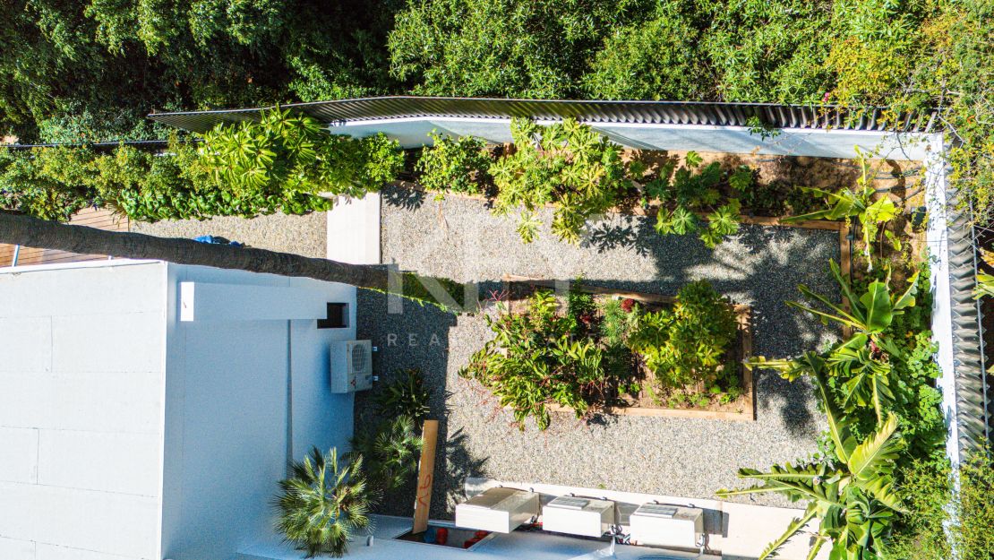 Villa contemporánea renovada con privacidad en El Rosario, Marbella Este