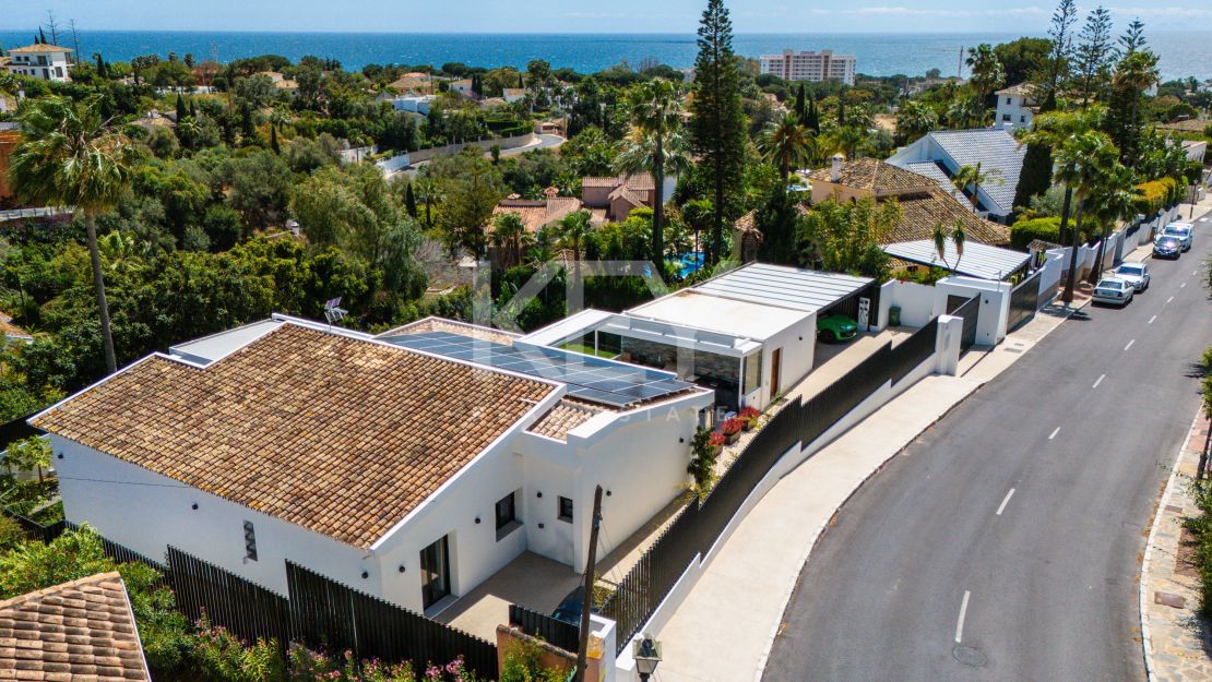 Villa contemporánea renovada con privacidad en El Rosario, Marbella Este