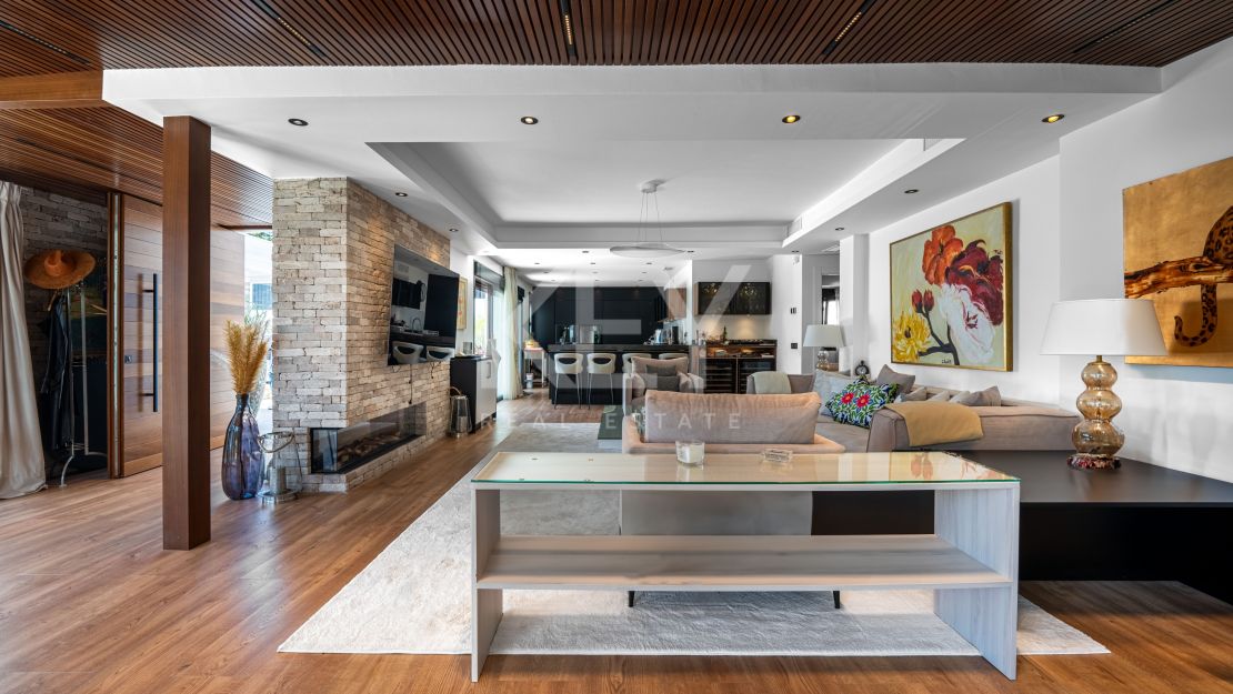 Villa contemporánea renovada con privacidad en El Rosario, Marbella Este