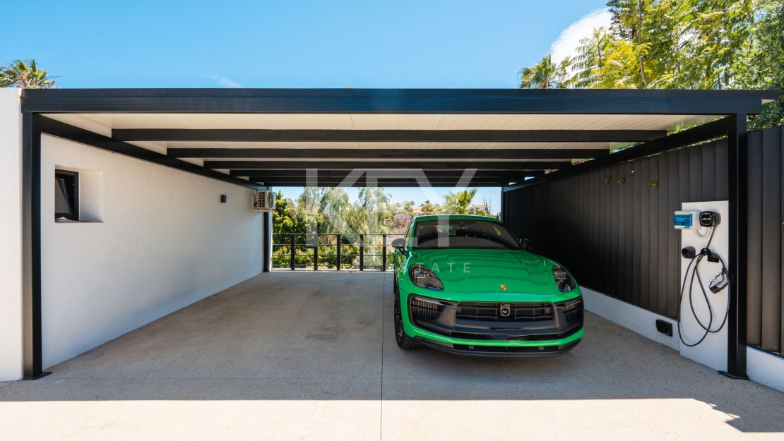 Villa contemporánea renovada con privacidad en El Rosario, Marbella Este