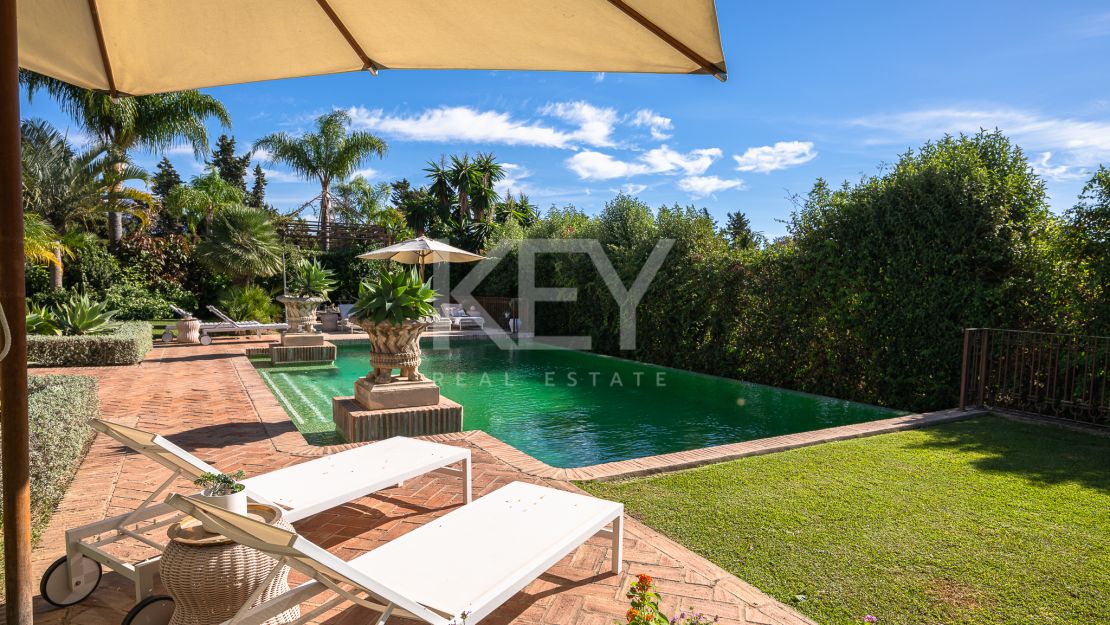 Вневременная элегантность: роскошный особняк на продажу в Гуадальмина Баха