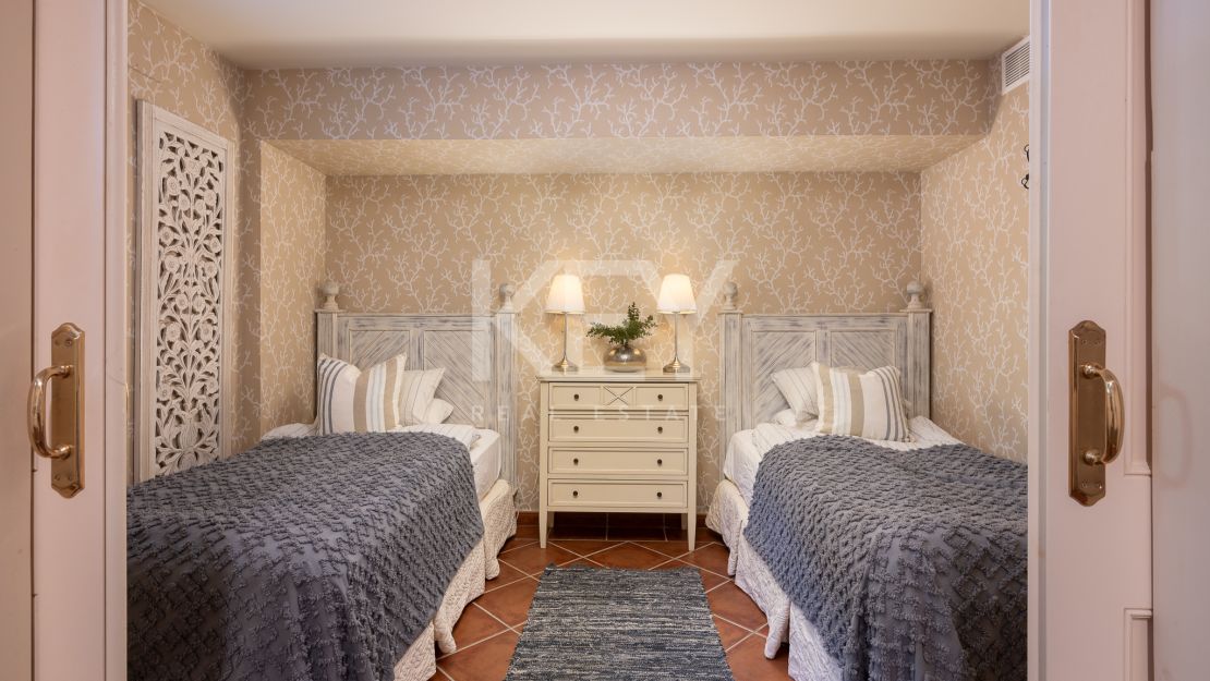 Вневременная элегантность: роскошный особняк на продажу в Гуадальмина Баха