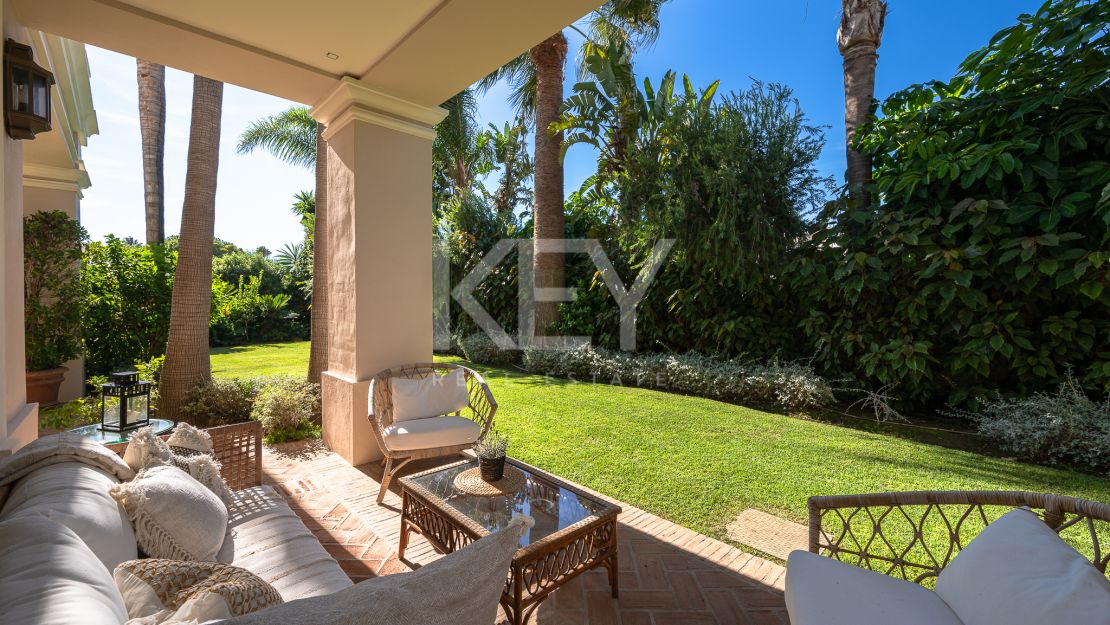 Вневременная элегантность: роскошный особняк на продажу в Гуадальмина Баха