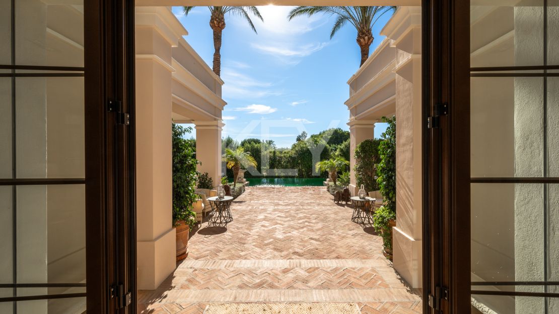 Вневременная элегантность: роскошный особняк на продажу в Гуадальмина Баха