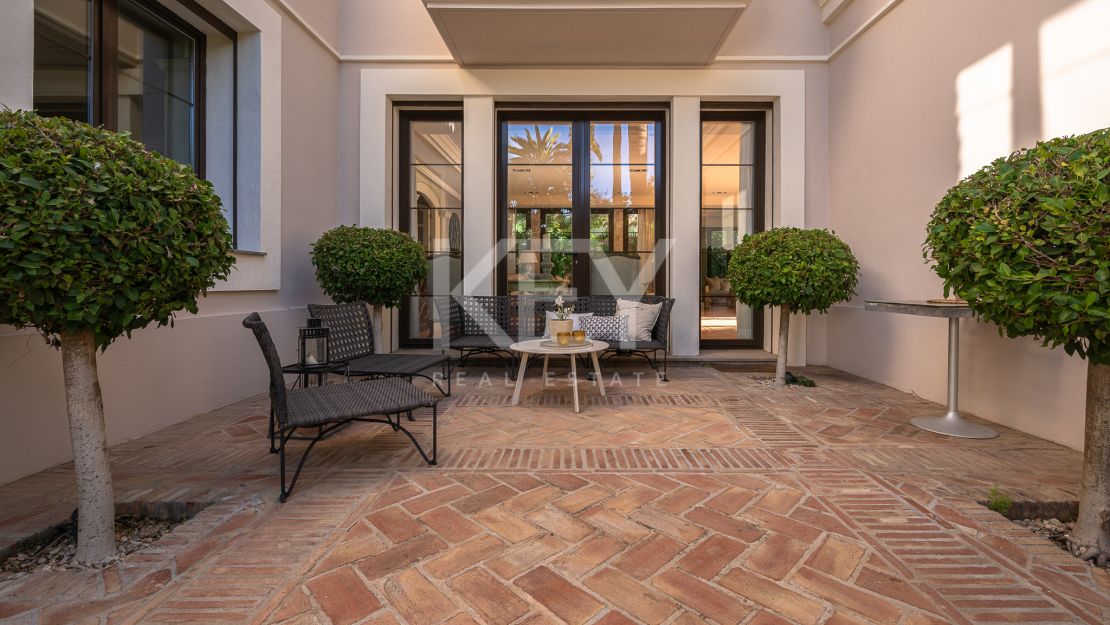 Вневременная элегантность: роскошный особняк на продажу в Гуадальмина Баха