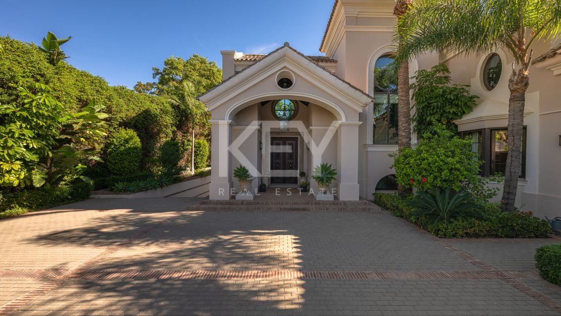 Вневременная элегантность: роскошный особняк на продажу в Гуадальмина Баха