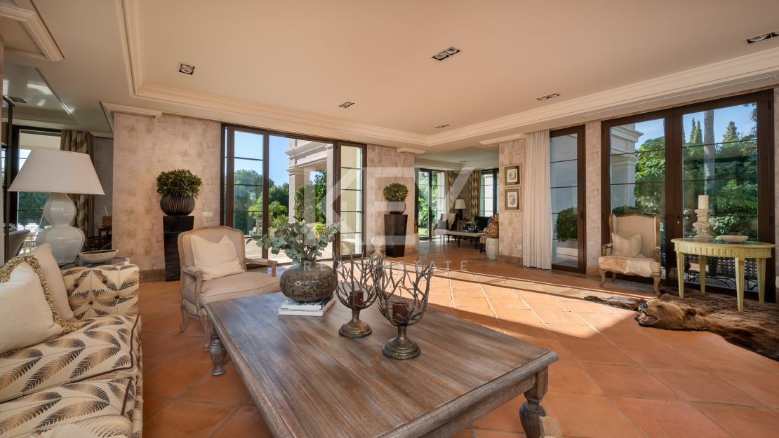 Вневременная элегантность: роскошный особняк на продажу в Гуадальмина Баха