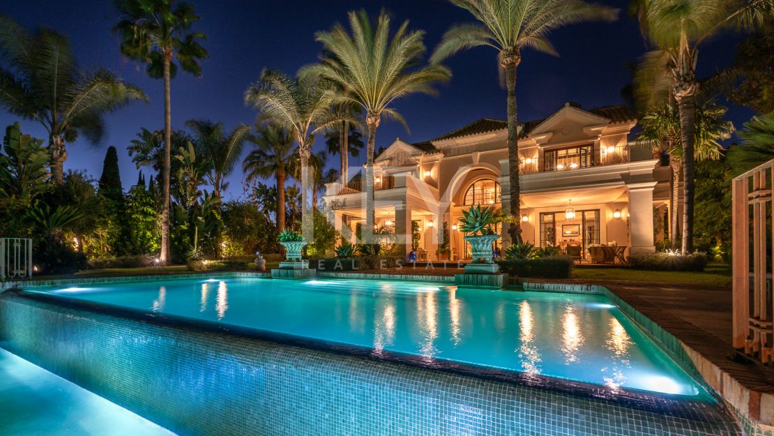 Вневременная элегантность: роскошный особняк на продажу в Гуадальмина Баха