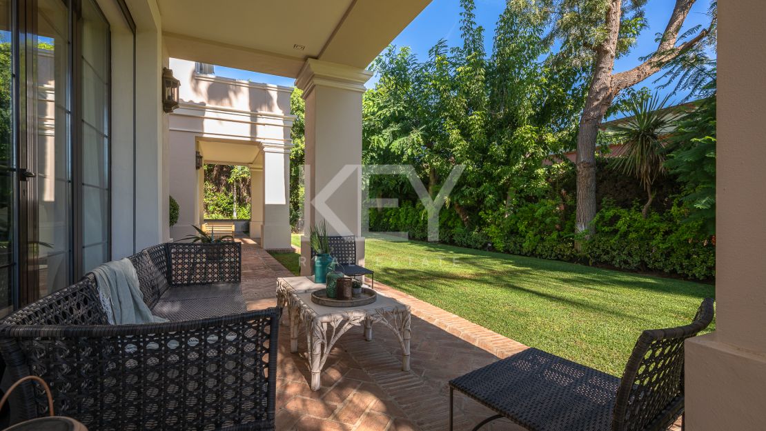 Вневременная элегантность: роскошный особняк на продажу в Гуадальмина Баха