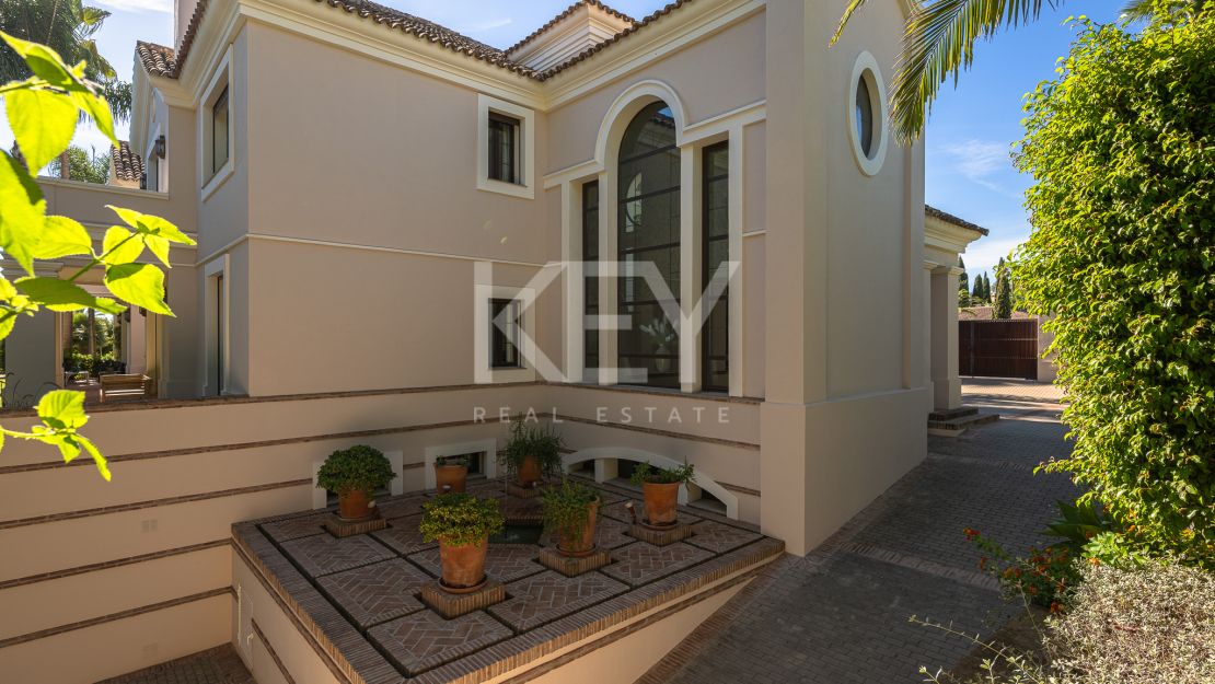 Вневременная элегантность: роскошный особняк на продажу в Гуадальмина Баха