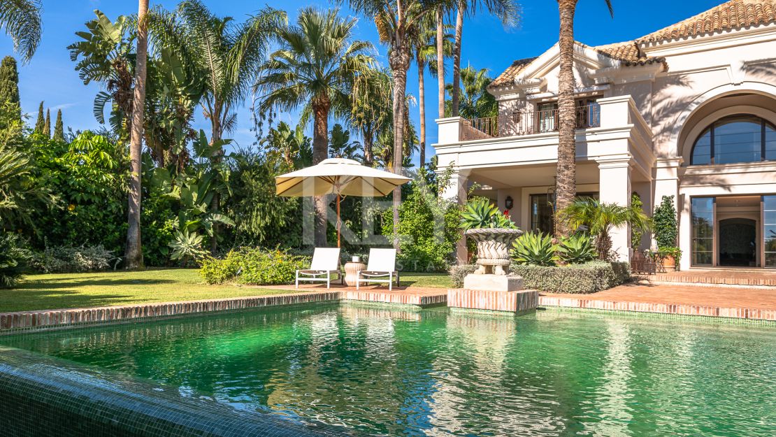 Вневременная элегантность: роскошный особняк на продажу в Гуадальмина Баха