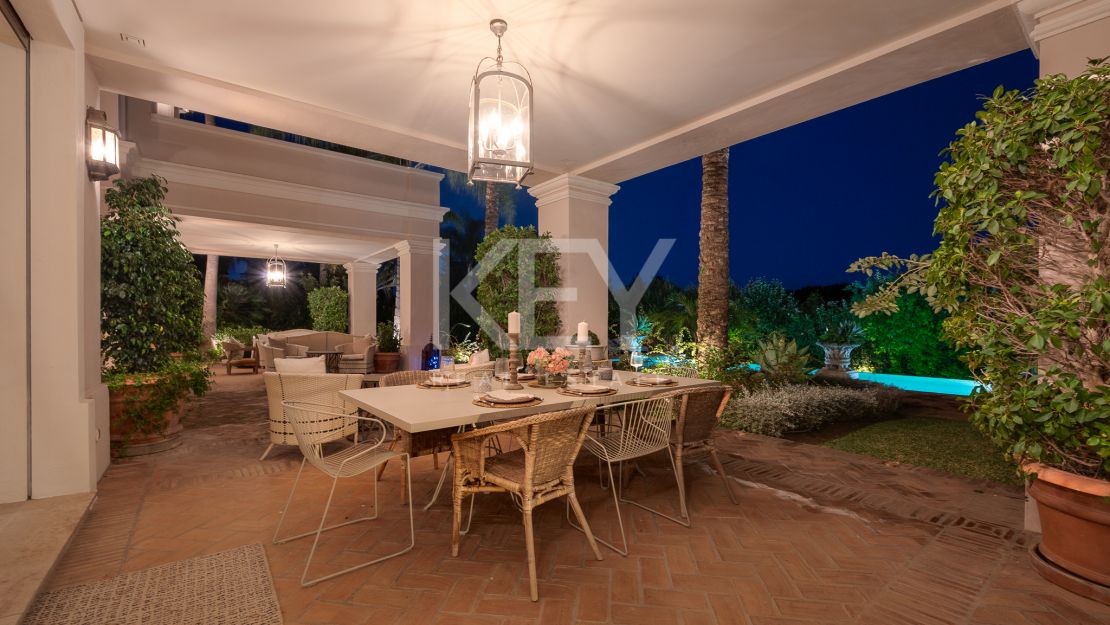 Вневременная элегантность: роскошный особняк на продажу в Гуадальмина Баха