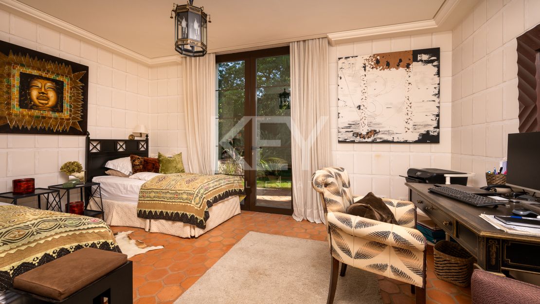 Вневременная элегантность: роскошный особняк на продажу в Гуадальмина Баха