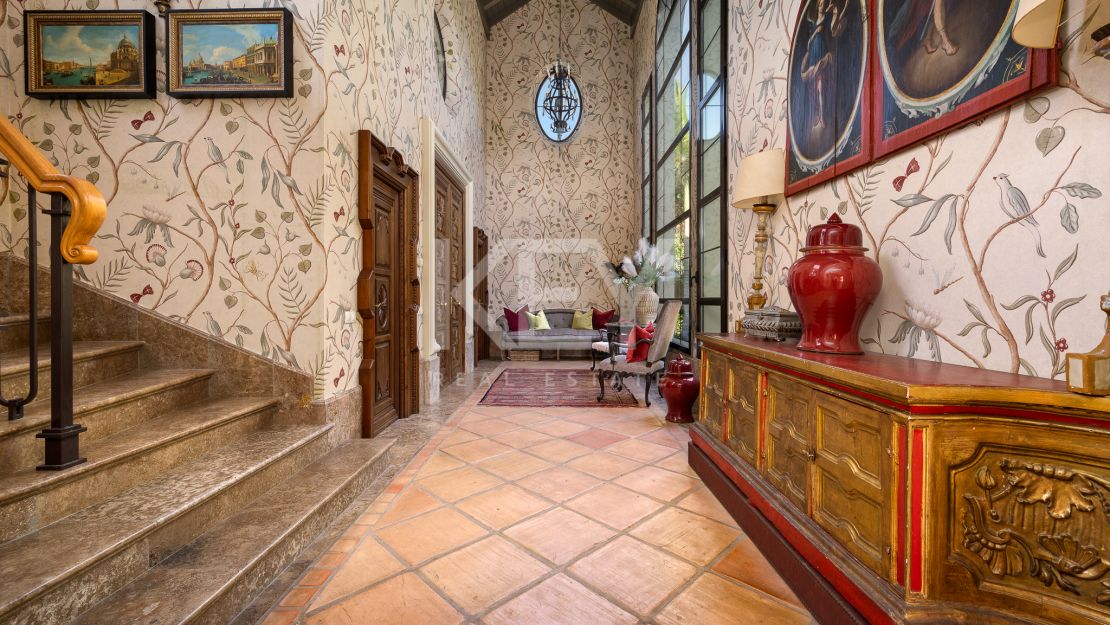 Вневременная элегантность: роскошный особняк на продажу в Гуадальмина Баха