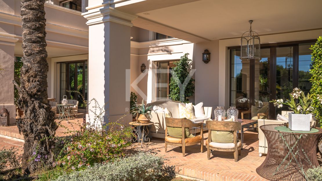 Вневременная элегантность: роскошный особняк на продажу в Гуадальмина Баха