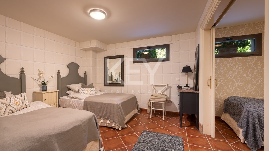 Вневременная элегантность: роскошный особняк на продажу в Гуадальмина Баха