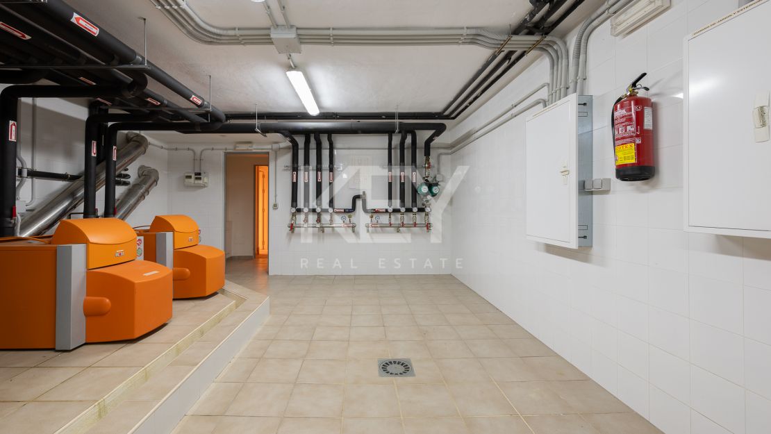 Вневременная элегантность: роскошный особняк на продажу в Гуадальмина Баха