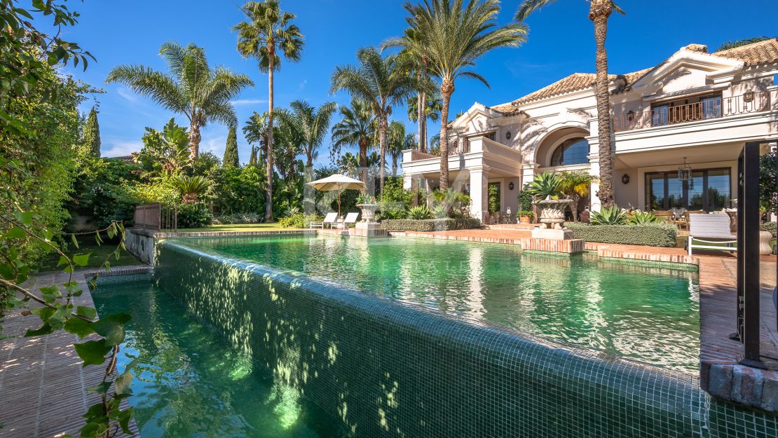 Вневременная элегантность: роскошный особняк на продажу в Гуадальмина Баха