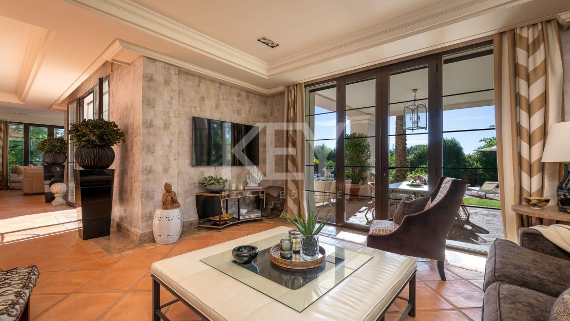 Вневременная элегантность: роскошный особняк на продажу в Гуадальмина Баха