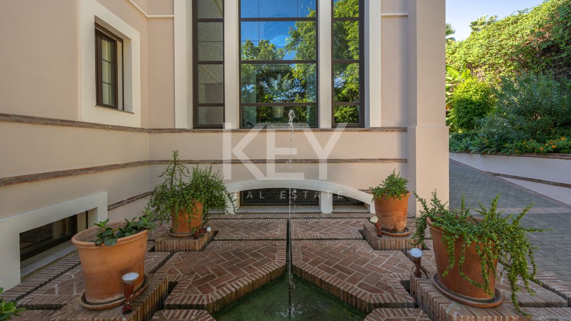 Вневременная элегантность: роскошный особняк на продажу в Гуадальмина Баха