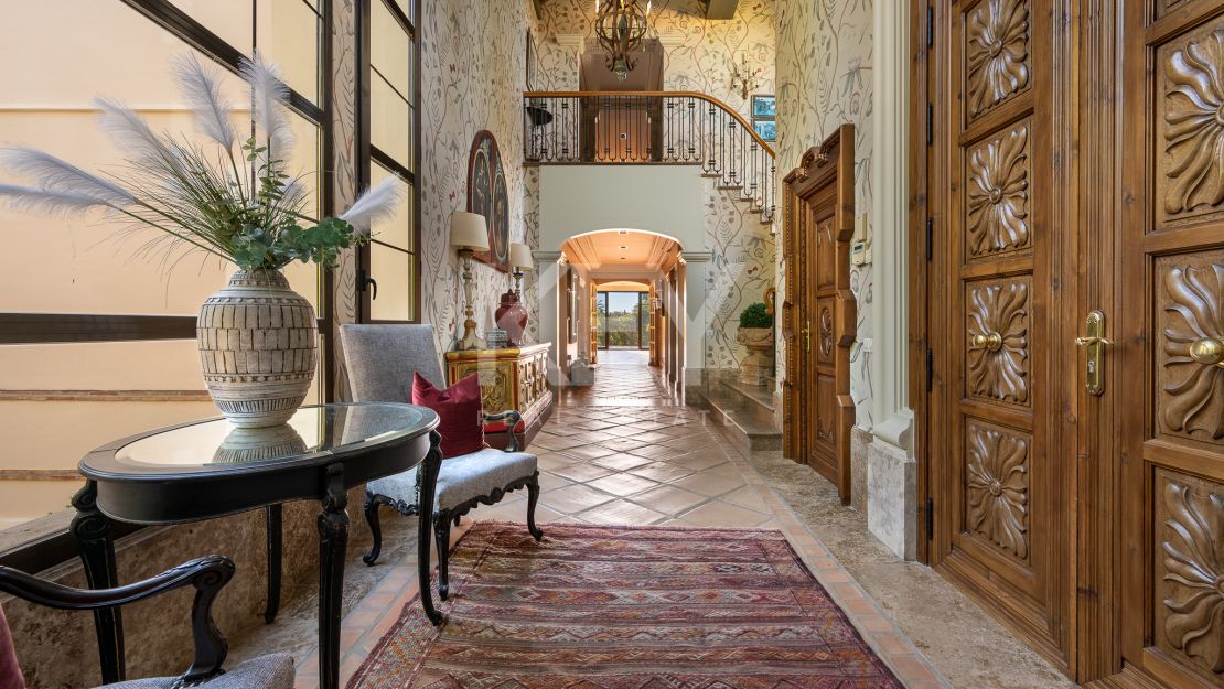 Вневременная элегантность: роскошный особняк на продажу в Гуадальмина Баха