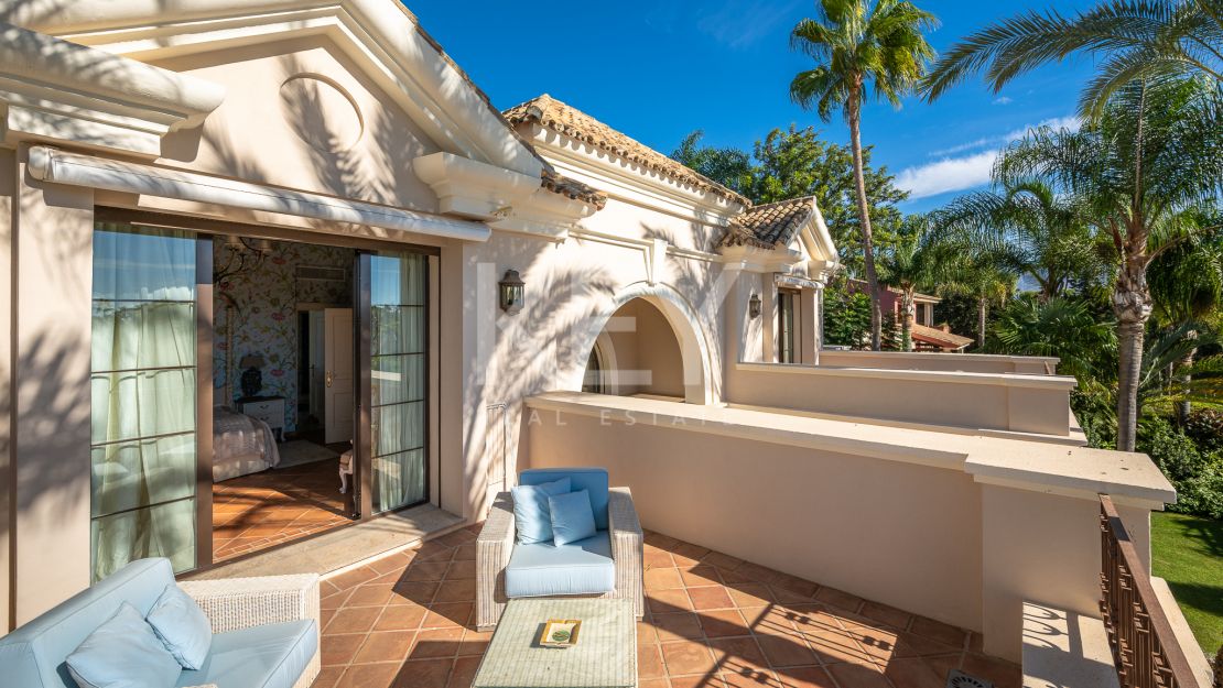 Вневременная элегантность: роскошный особняк на продажу в Гуадальмина Баха