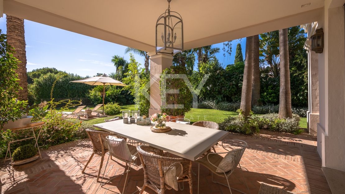 Вневременная элегантность: роскошный особняк на продажу в Гуадальмина Баха