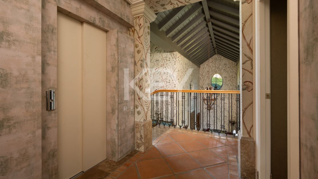 Вневременная элегантность: роскошный особняк на продажу в Гуадальмина Баха