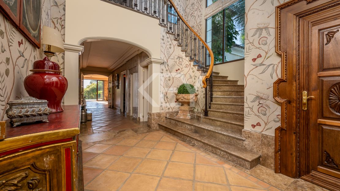 Вневременная элегантность: роскошный особняк на продажу в Гуадальмина Баха